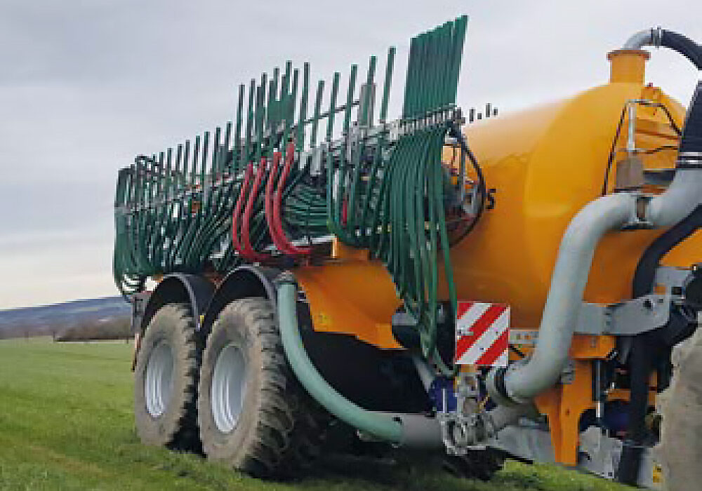 veenhuis-drag-hose-slurry-application